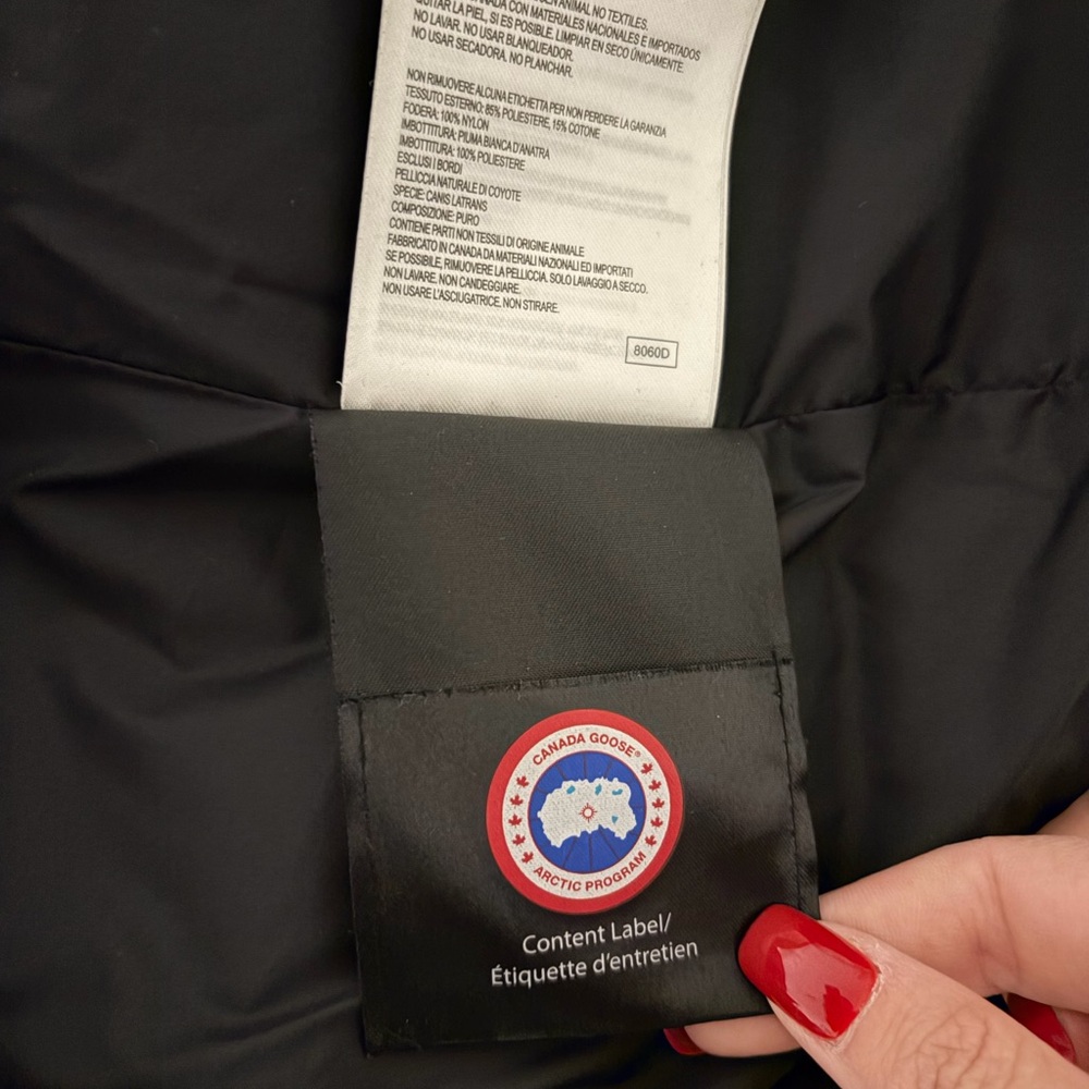 Canada goose navy colour in a great condition - Picture 12 of 16